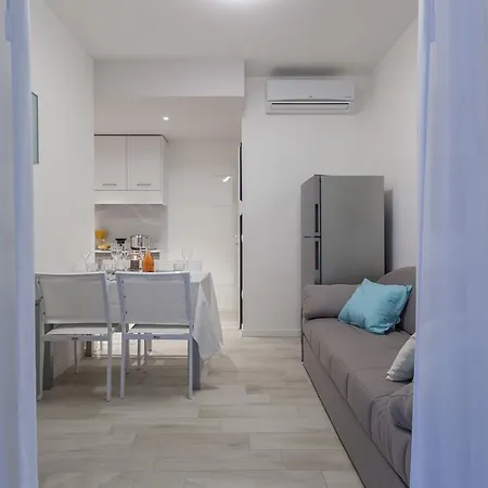 Vivaldi Apartment *